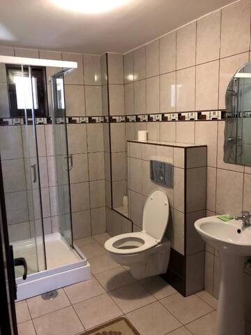 Фото номера Небольшой двухместный номер с 1 кроватью Курортные отели Valea Salbatica г. Şinca Nouă 3